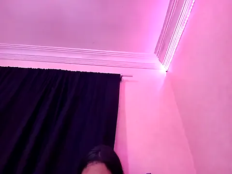 MayaHiper – webcam model profile photo Image 5