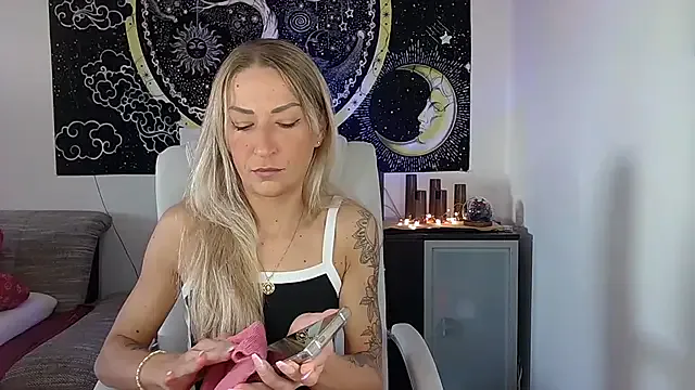 Buffi – webcam model profile photo Image 18