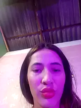 MiaLiaHot – webcam model profile photo Image 5