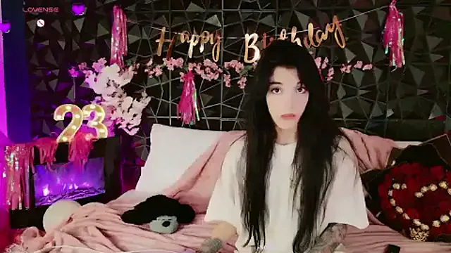 IzaBelle – webcam model profile photo Image 10