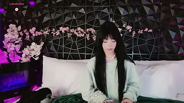 IzaBelle – webcam model profile photo Image 12