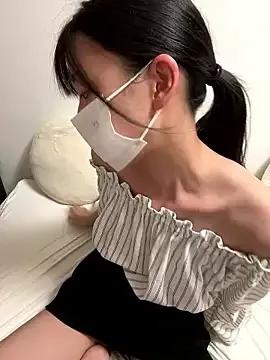 HillaryDiez – webcam model profile photo Image 11