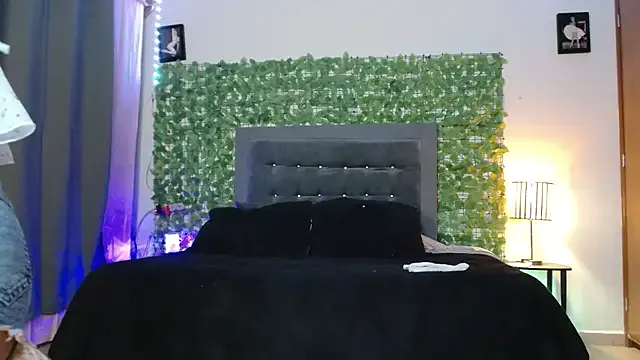 MadelineLane – webcam model profile photo Image 10