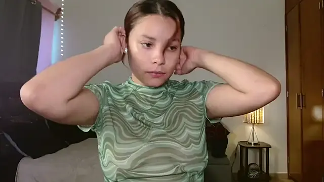 MadelineLane – webcam model profile photo Image 12