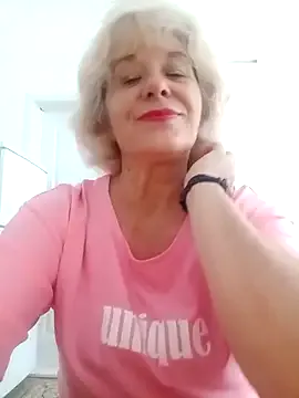 VickiAstra – webcam model profile photo Image 2