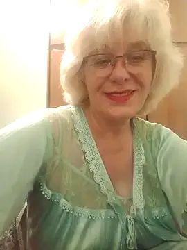 VickiAstra – webcam model profile photo Image 3