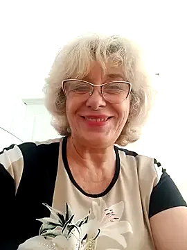 VickiAstra – webcam model profile photo Image 4