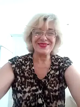 VickiAstra – webcam model profile photo Image 6