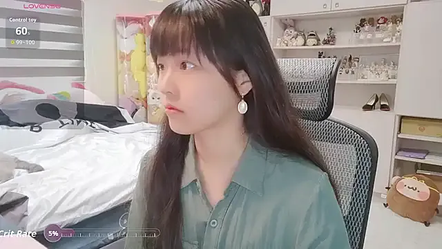 LeyahSummer – webcam model profile photo Image 15