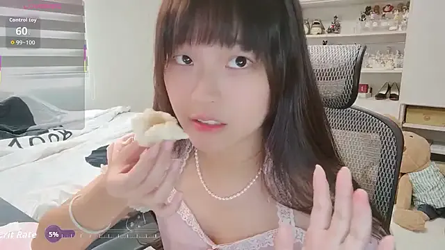 LeyahSummer – webcam model profile photo Image 16