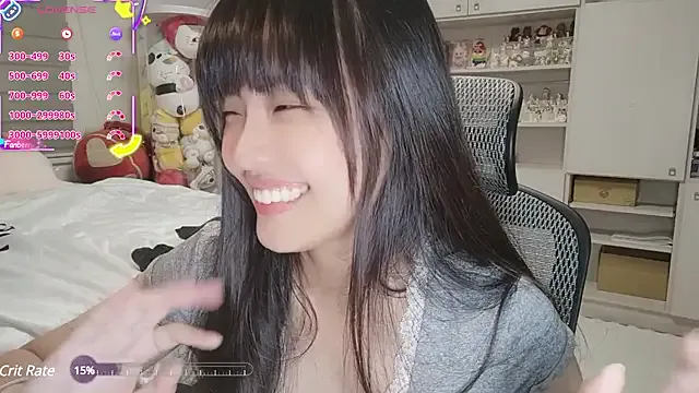 LeyahSummer – webcam model profile photo Image 3