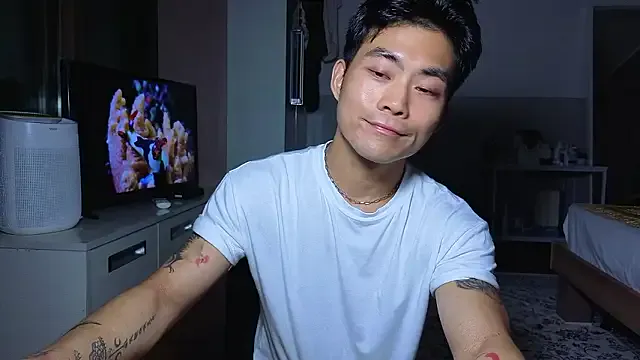 AishaHart – webcam model profile photo Image 4