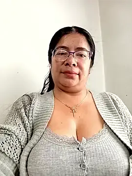 YuliyaLasker – webcam model profile photo Image 3