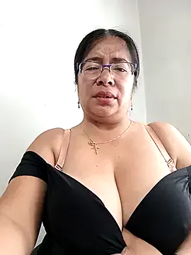 YuliyaLasker – webcam model profile photo Image 5