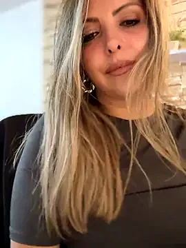 LizBentley – webcam model profile photo Image 10