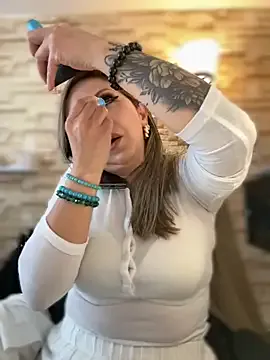 LizBentley – webcam model profile photo Image 14