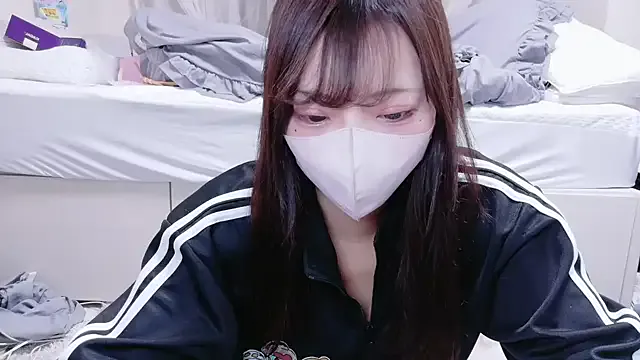 MiraKova – webcam model profile photo Image 4