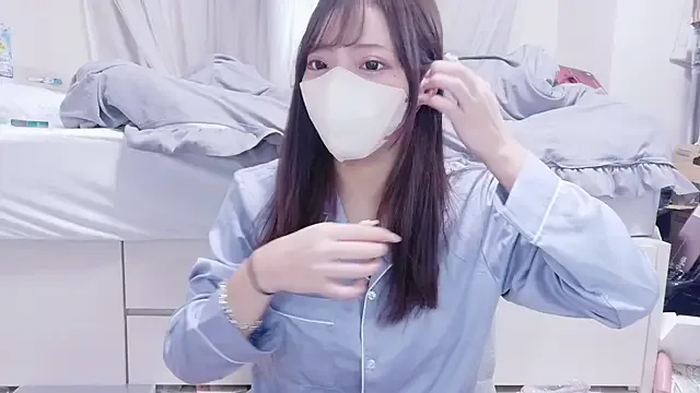 MiraKova – webcam model profile photo Image 6