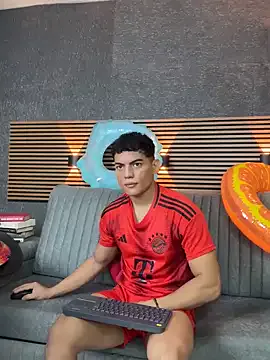 Yaikun0-0 – webcam model profile photo Image 6