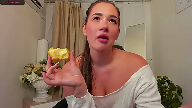 1NIGHT- – webcam model profile photo Image 9