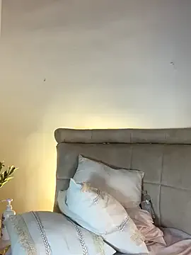 LeyahSummer – webcam model profile photo Image 2