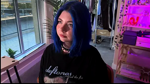 whiteTEAa – webcam model profile photo Image 14