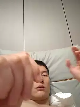 MiraKova – webcam model profile photo Image 2