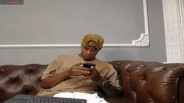 KateGale – webcam model profile photo Image 6