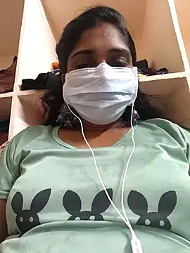 EmiBrow – webcam model profile photo Image 3