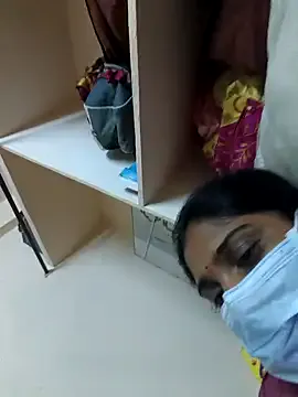 EmiBrow – webcam model profile photo Image 4