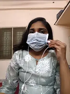 EmiBrow – webcam model profile photo Image 5