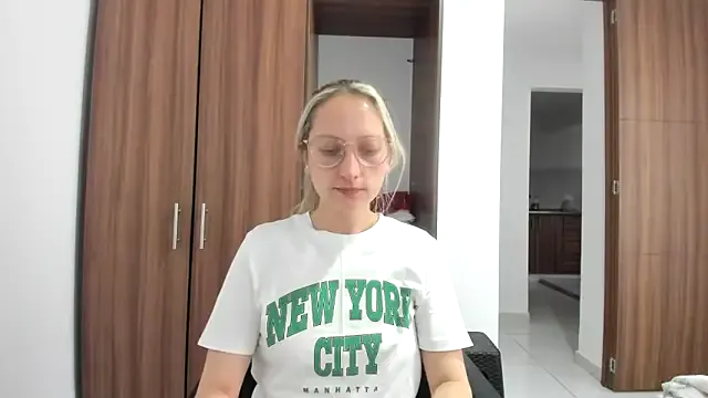 AyshaConnor – webcam model profile photo Image 10