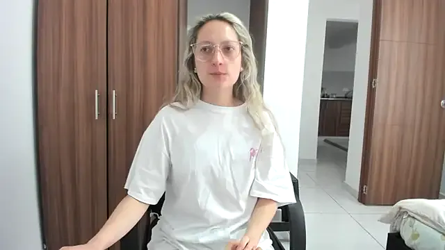 AyshaConnor – webcam model profile photo Image 12