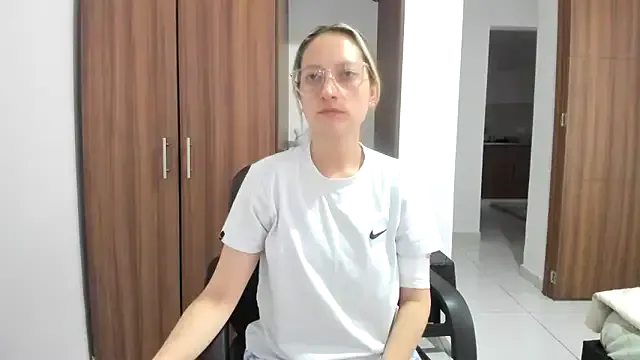 AyshaConnor – webcam model profile photo Image 14