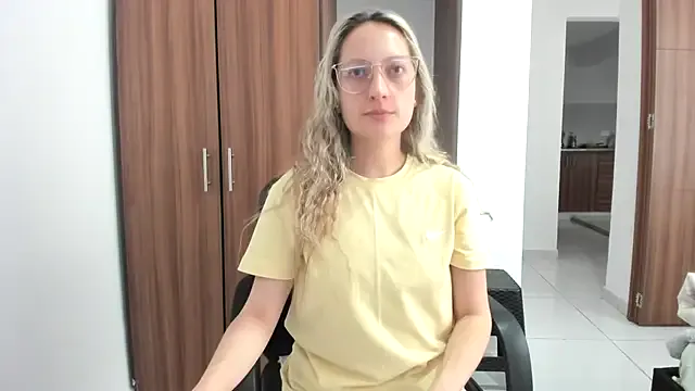 AyshaConnor – webcam model profile photo Image 18