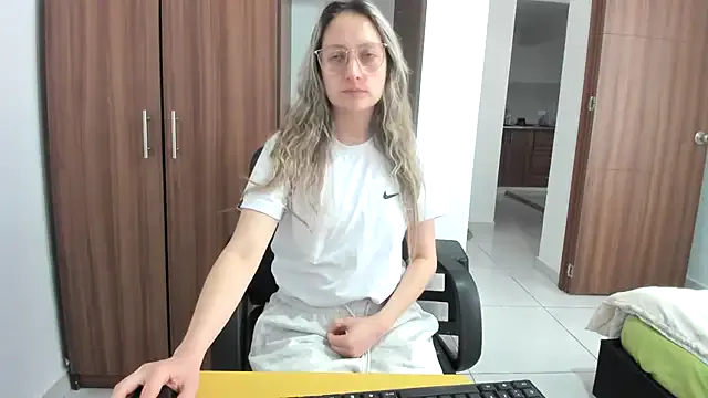 AyshaConnor – webcam model profile photo Image 2