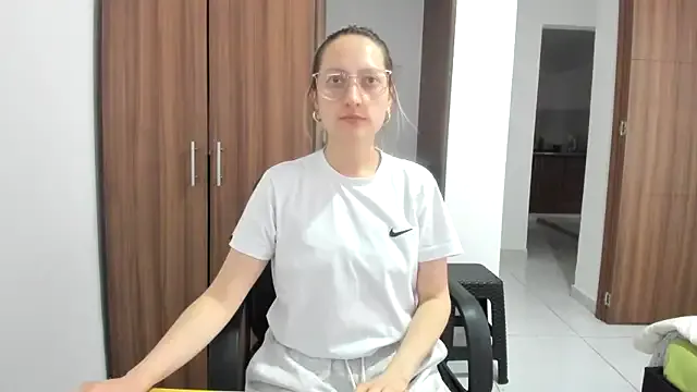 AyshaConnor – webcam model profile photo Image 4