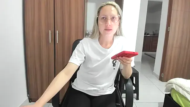 AyshaConnor – webcam model profile photo Image 8