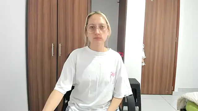 AyshaConnor – webcam model profile photo Image 9