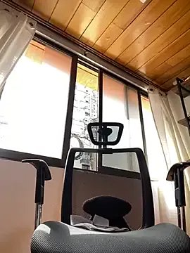 Dolce – webcam model profile photo Image 5