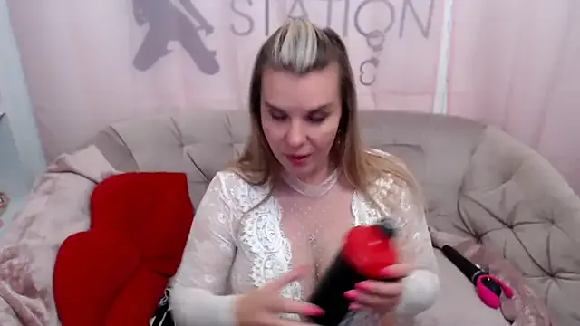 MayaLady – webcam model profile photo Image 4