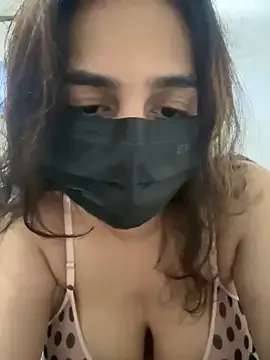 MiraKova – webcam model profile photo Image 10