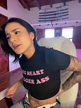 Bella – webcam model profile photo Image 11