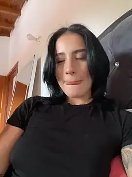 Bella – webcam model profile photo Image 12