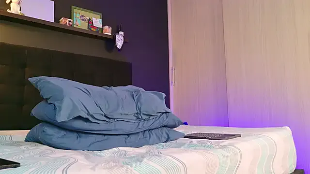 AyshaConnor – webcam model profile photo Image 3