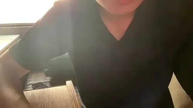 HillaryDiez – webcam model profile photo Image 10