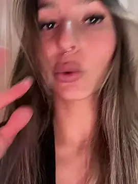 AyshaConnor – webcam model profile photo Image 3