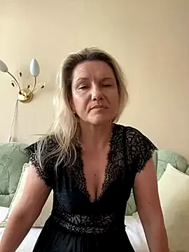 somniya – webcam model profile photo Image 3