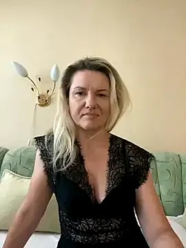 somniya – webcam model profile photo Image 4