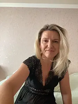 somniya – webcam model profile photo Image 6